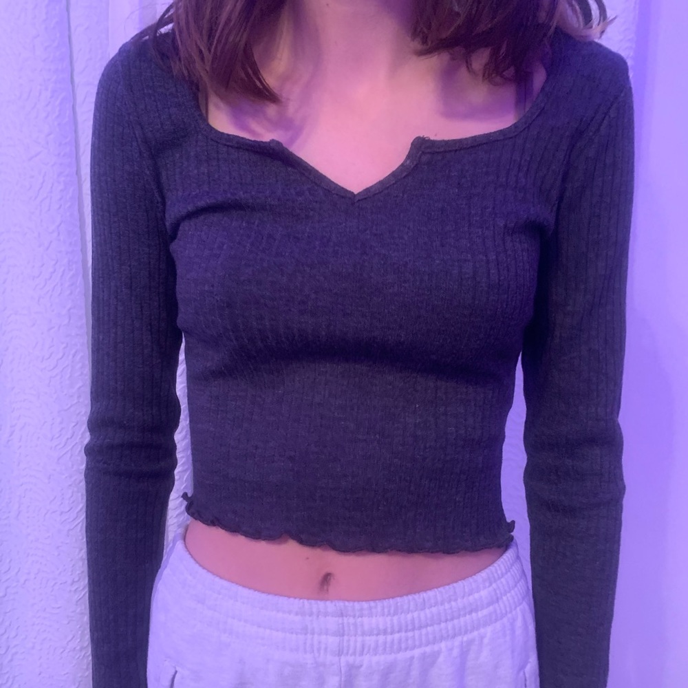 GREY LONG SLEEVE V NECK